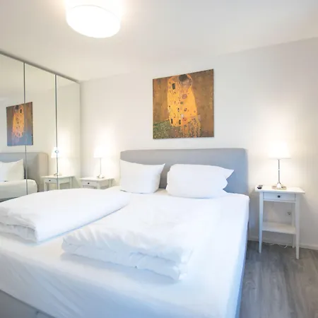 Arnulfsplatz Aparts Апартаменти