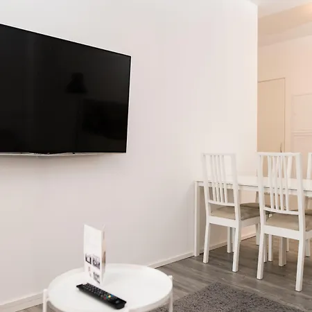 Arnulfsplatz Aparts Апартаменти